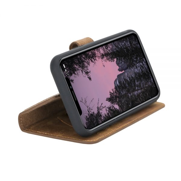 iPhone 11 Pro – Detachable wallet case – Villa Cruoninga Cognac
